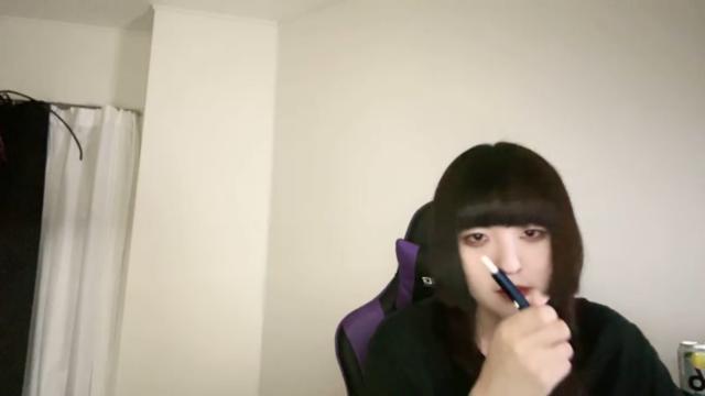 ゴスロリみたいな髪型にしてきた